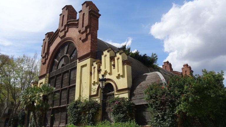 El Umbracle: Una Catedral de Sombra y Madera en la Ciudadela